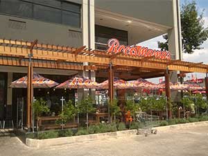 Roco Mamas pergola with umbrellas